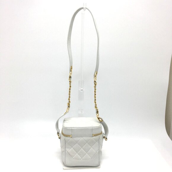 CHANEL White Shoulder Bag - Picture 2 of 16